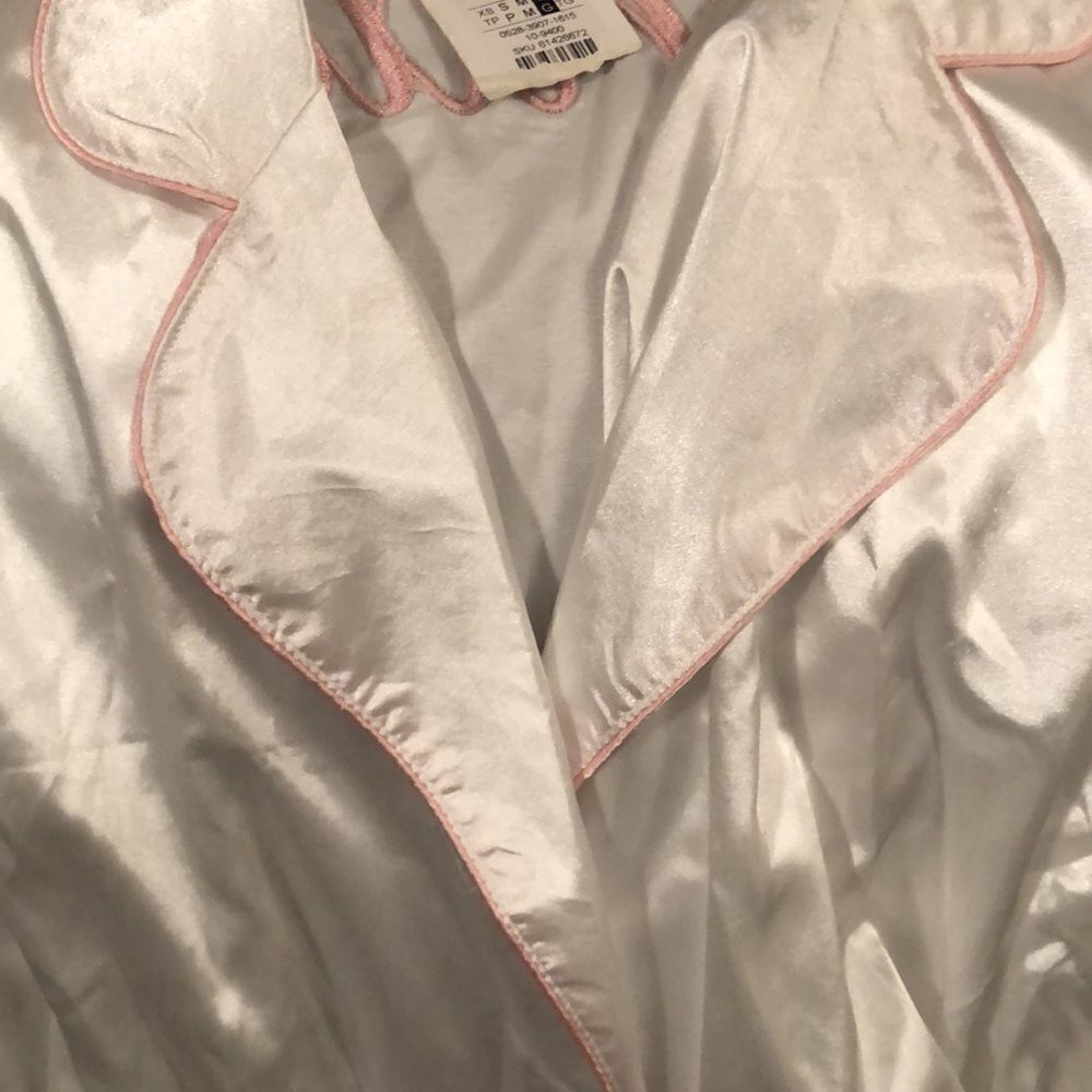 New Weekend Edition “Bride” Silky Robe size Large - Picture 8 of 8
